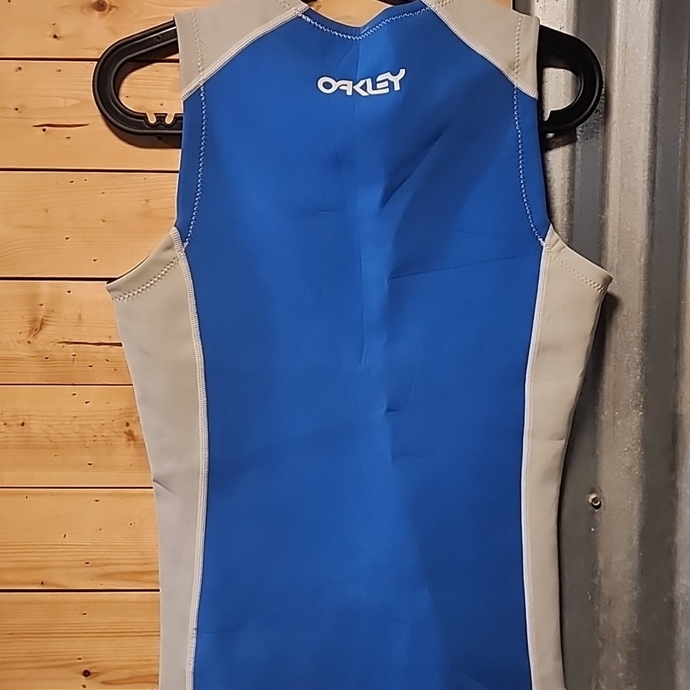 Oakley Tension Vest NEW Size Medium - Picture 5 of 5